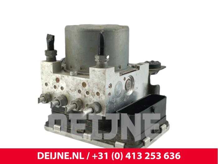 Usagé Bloc ABS Nissan Primastar 2.0 dCi 130 Prix € 272,25 Prix TTC proposé par van Deijne Onderdelen Uden B.V.