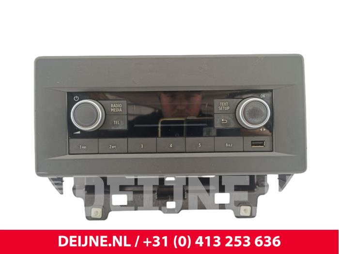 Używane Radio Nissan Primastar 2.0 dCi 130 Cena € 272,25 Z VAT oferowane przez van Deijne Onderdelen Uden B.V.