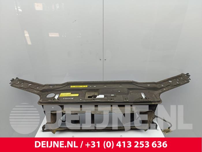 Używane Panel przedni Volvo V70 (SW) 2.4 20V 140 Cena € 45,00 Procedura marży oferowane przez van Deijne Onderdelen Uden B.V.