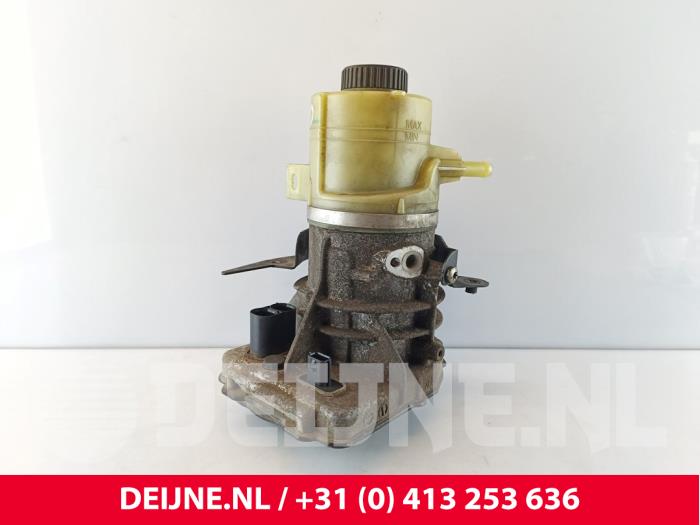 Usagé Pompe de direction Renault Trafic (1FL/2FL/3FL/4FL) 1.6 dCi Twin Turbo Prix € 302,50 Prix TTC proposé par van Deijne Onderdelen Uden B.V.
