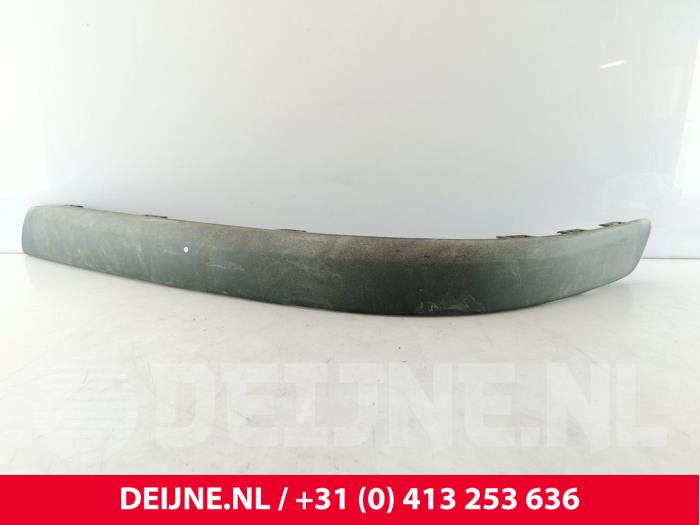 Front bumper splitter molding