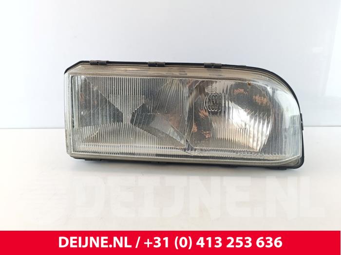 Używane Reflektor prawy Volvo 850 Cena € 40,00 Procedura marży oferowane przez van Deijne Onderdelen Uden B.V.