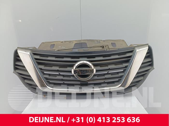 Begagnade Grill Nissan NV 300 1.6 dCi 120 Pris € 90,75 Inklusive moms erbjuds av van Deijne Onderdelen Uden B.V.