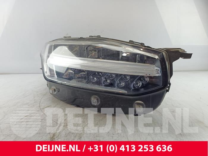 Używane Reflektor prawy Volvo XC90 II 2.0 T5 16V AWD Cena € 900,00 Procedura marży oferowane przez van Deijne Onderdelen Uden B.V.