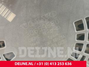 Dynamo from a Volvo XC60 I (DZ) 2.0 D4 16V 2014
