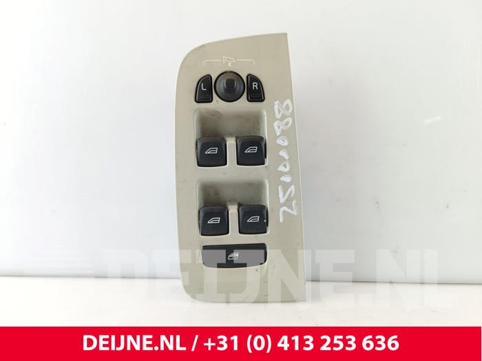 Usados Interruptor de ventanilla eléctrica Volvo XC60 II (UZ) 2.0 D4 16V AWD Precio € 50,00 Norma de margen ofrecido por van Deijne Onderdelen Uden B.V.