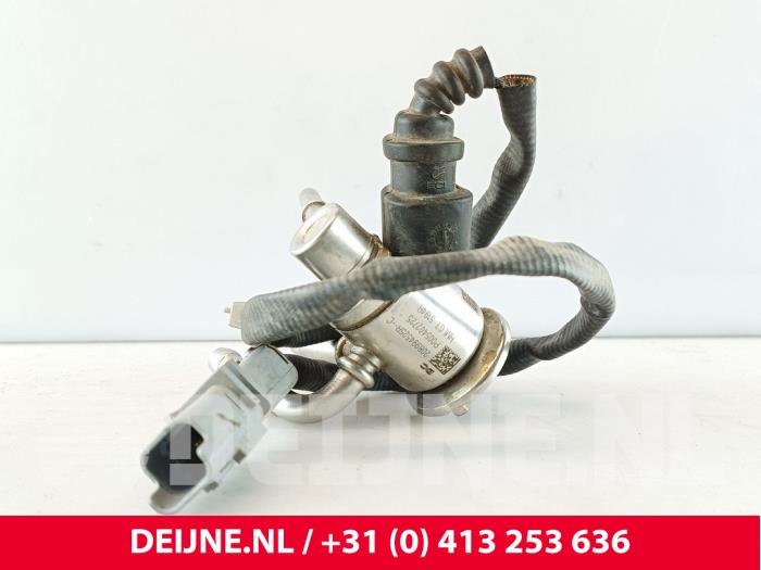 Usados Inyector Adblue Mercedes Citan (420.6) 1.5 110 CDI Precio € 121,00 IVA incluido ofrecido por van Deijne Onderdelen Uden B.V.