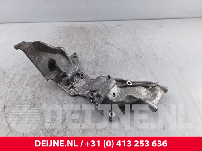 Used Alternator upper bracket Volvo V60 I (FW/GW) 2.4 D6 20V Plug-in Hybrid AWD Price € 150,00 Margin scheme offered by van Deijne Onderdelen Uden B.V.