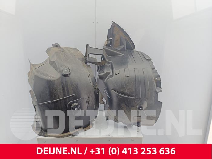 Używane Nadkole Mercedes eSprinter 3,5t (907.6/910.6) 314 Cena € 48,40 Z VAT oferowane przez van Deijne Onderdelen Uden B.V.