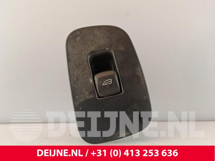 Usados Interruptor de ventanilla eléctrica Volvo XC60 II (UZ) 2.0 B4 16V Mild Hybrid AWD Precio € 10,00 Norma de margen ofrecido por van Deijne Onderdelen Uden B.V.
