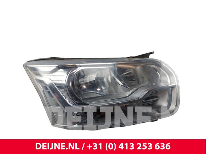 Używane Reflektor prawy Ford Transit 2.2 TDCi 16V Cena € 211,75 Z VAT oferowane przez van Deijne Onderdelen Uden B.V.