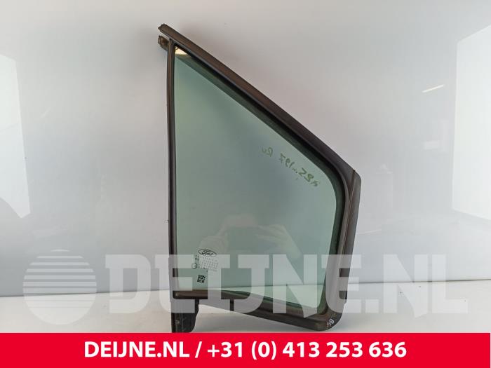 Usados Ventanilla triangular derecha delante Ford Transit Connect (PJ2) 1.5 EcoBlue Precio € 121,00 IVA incluido ofrecido por van Deijne Onderdelen Uden B.V.
