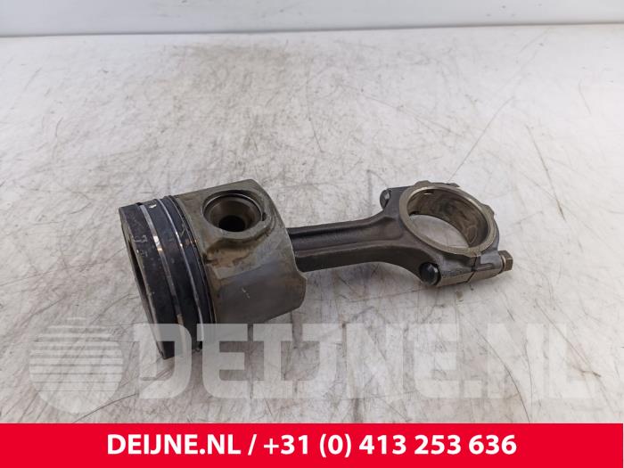Usados Pistón Hyundai H-1/H-200 2.5 CRDi Powervan Precio € 60,50 IVA incluido ofrecido por van Deijne Onderdelen Uden B.V.
