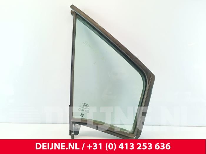 Usados Ventanilla triangular derecha delante Ford Transit Connect Precio € 42,35 IVA incluido ofrecido por van Deijne Onderdelen Uden B.V.