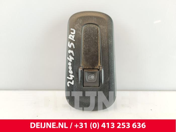 Usados Interruptor de ventanilla eléctrica Renault Master III (MA/MB/MC/MD/MH/MF/MG/MH) 2.3 dCi 135 16V FWD Precio € 12,10 IVA incluido ofrecido por van Deijne Onderdelen Uden B.V.