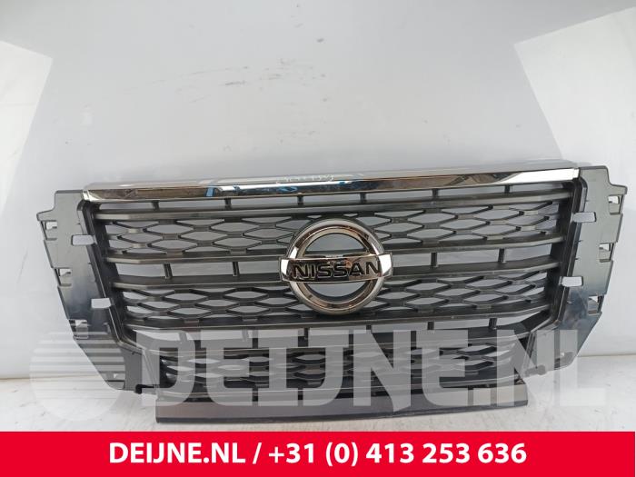 Używane Grill Nissan Interstar 2.3 dCi 150 16V Cena € 121,00 Z VAT oferowane przez van Deijne Onderdelen Uden B.V.