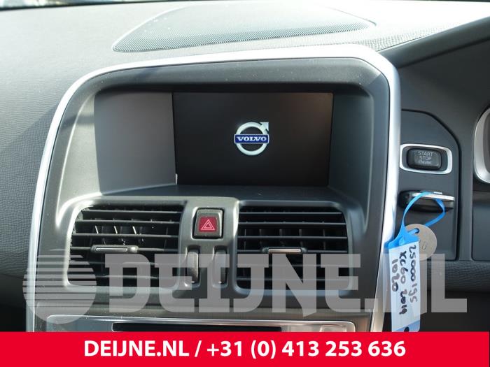 Begagnade Innerdisplay Volvo XC60 I (DZ) 2.4 D5 20V AWD Pris på förfrågan erbjuds av van Deijne Onderdelen Uden B.V.