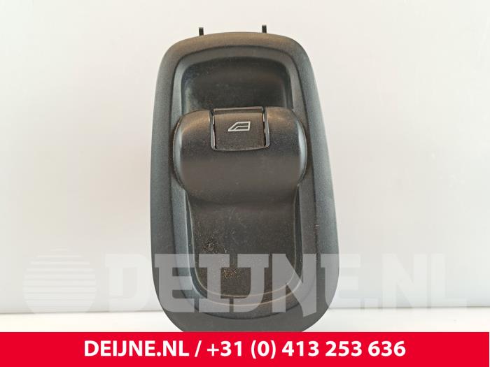 Usados Interruptor de ventanilla eléctrica Ford Transit Custom 2.0 TDCi 16V Eco Blue 130 Precio € 24,20 IVA incluido ofrecido por van Deijne Onderdelen Uden B.V.