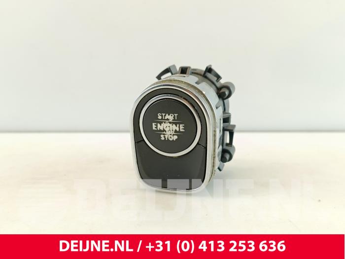 Używane Przelacznik Start/Stop Mercedes Sprinter 3t (910.6) 211 CDI 2.1 D FWD Cena € 12,10 Z VAT oferowane przez van Deijne Onderdelen Uden B.V.