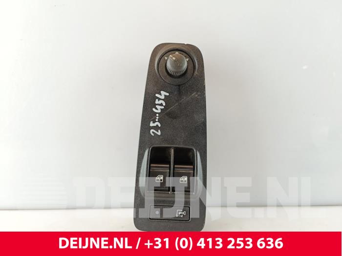 Usados Interruptor de ventanilla eléctrica Fiat Ducato (250) 2.3 D 130 Multijet Precio € 78,65 IVA incluido ofrecido por van Deijne Onderdelen Uden B.V.