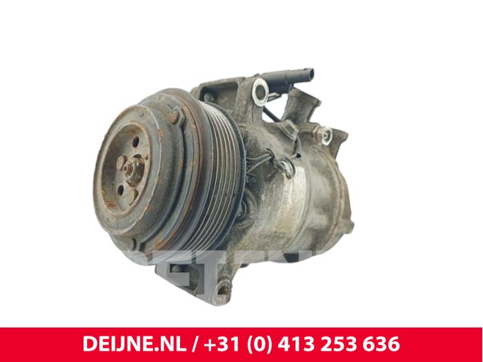Usagé Pompe clim Mercedes Vito (447.6) 2.2 116 CDI 16V Prix € 54,45 Prix TTC proposé par van Deijne Onderdelen Uden B.V.