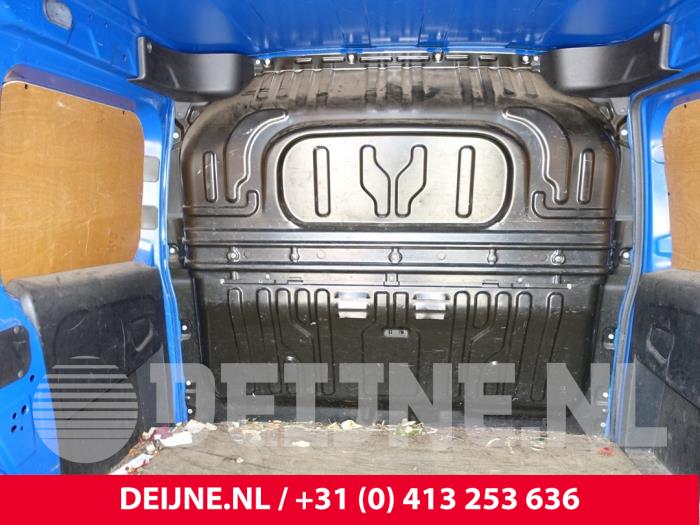 Używane Przegroda kabiny Fiat Doblo Cargo (263) 1.3 D Multijet Cena € 211,75 Z VAT oferowane przez van Deijne Onderdelen Uden B.V.