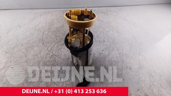 Usagé Pompe à carburant Volkswagen Crafter (SY) 2.0 TDI FWD Prix € 157,30 Prix TTC proposé par van Deijne Onderdelen Uden B.V.