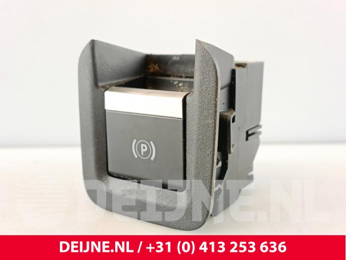 Gebrauchte Handbremse Schalter Peugeot Partner (EA//EF/EN/EU) 1.5 BlueHDi 100 Preis € 12,10 Mit Mehrwertsteuer angeboten von van Deijne Onderdelen Uden B.V.