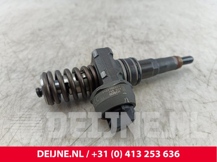 Usagé Injecteurs Volkswagen Transporter T5 2.5 TDi Prix € 121,00 Prix TTC proposé par van Deijne Onderdelen Uden B.V.