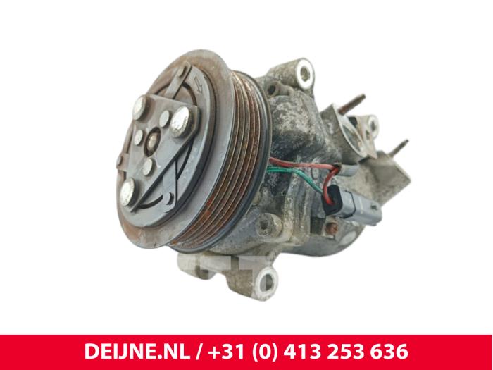 Usagé Pompe clim Opel Vivaro 2.0 CDTI 122 Prix € 36,30 Prix TTC proposé par van Deijne Onderdelen Uden B.V.