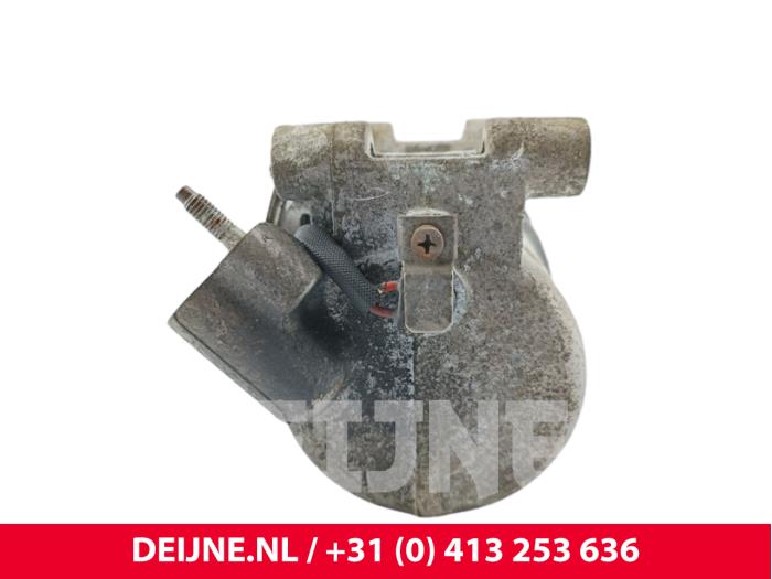 Pompe clim d'un Opel Vivaro 2.0 CDTI 122 2020