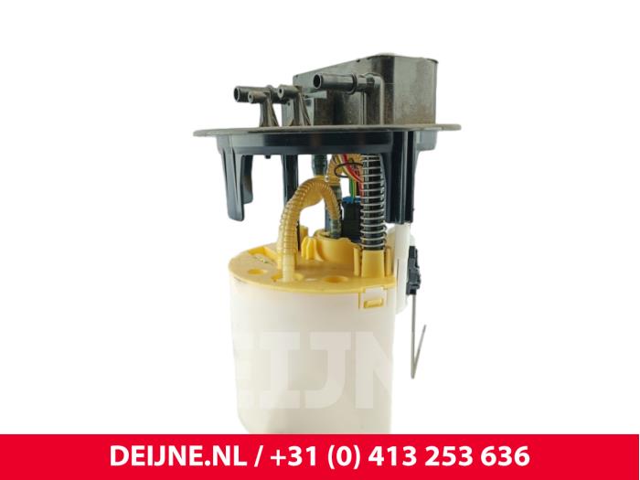 Usagé Pompe à carburant Opel Vivaro 2.0 CDTI 122 Prix € 60,50 Prix TTC proposé par van Deijne Onderdelen Uden B.V.