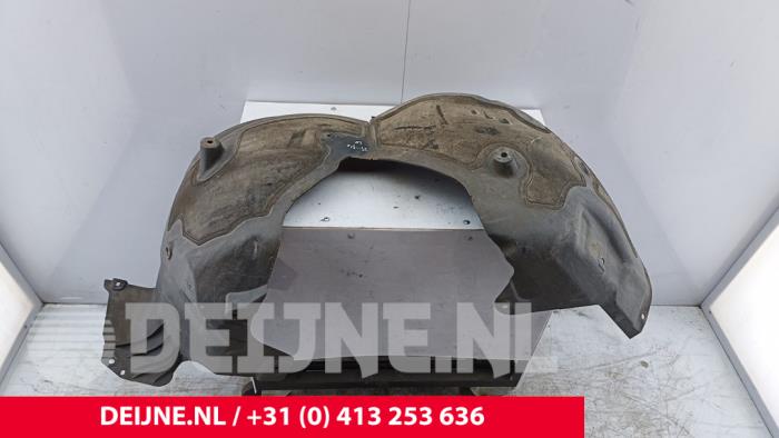 Używane Nadkole Tesla Model 3 Long Range AWD 75 kWh Cena € 48,40 Z VAT oferowane przez van Deijne Onderdelen Uden B.V.