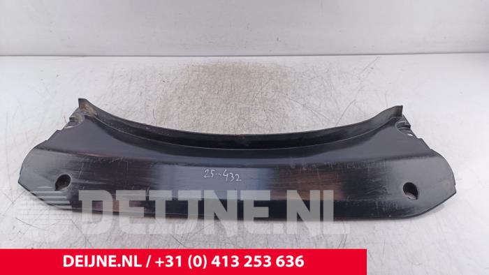 Usados Parachoque placa base Ford Transit E-Transit 68 kWh Precio € 48,40 IVA incluido ofrecido por van Deijne Onderdelen Uden B.V.