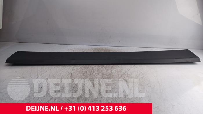 Używane Listwa ozdobna Nissan Interstar 2.3 dCi 150 16V Cena € 36,30 Z VAT oferowane przez van Deijne Onderdelen Uden B.V.
