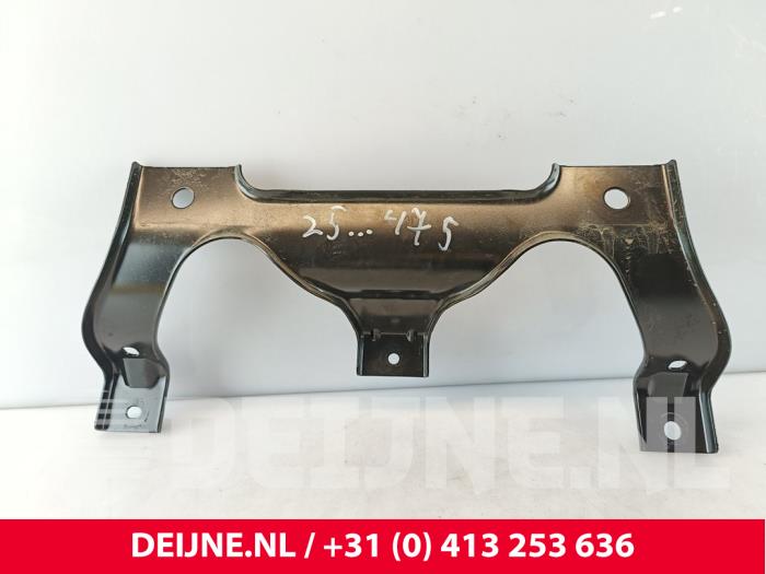 Begagnade Framdelsstöd Mercedes eSprinter 3,5t (907.6/910.6) 314 Pris € 36,30 Inklusive moms erbjuds av van Deijne Onderdelen Uden B.V.