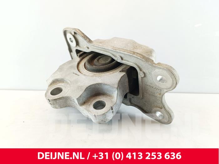 Used Engine mount Volvo XC60 II (UZ) 2.0 B4 16V Mild Hybrid AWD Price € 40,00 Margin scheme offered by van Deijne Onderdelen Uden B.V.