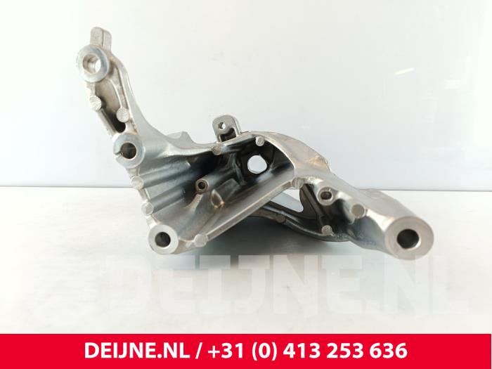 Engine mount from a Volkswagen Crafter (SY) 2.0 TDI RWD 2025