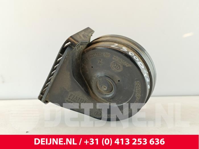 Używane Klakson Volvo V90 II (PW) 2.0 D3 16V Cena € 20,00 Procedura marży oferowane przez van Deijne Onderdelen Uden B.V.