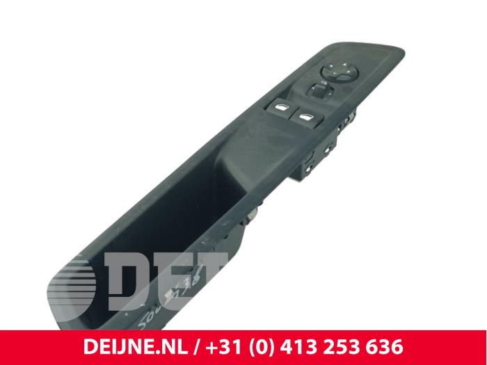 Usados Interruptor de ventanilla eléctrica Citroen Jumpy 2.0 Blue HDI 145 Precio € 48,40 IVA incluido ofrecido por van Deijne Onderdelen Uden B.V.