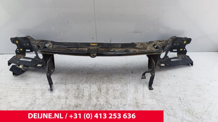 Begagnade Front Volvo XC90 I 2.4 D5 20V Pris € 70,00 Marginaltabell erbjuds av van Deijne Onderdelen Uden B.V.