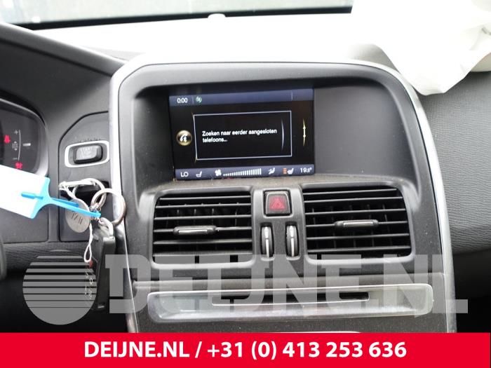 Begagnade Innerdisplay Volvo XC60 I (DZ) 2.0 D3 20V Pris på förfrågan erbjuds av van Deijne Onderdelen Uden B.V.