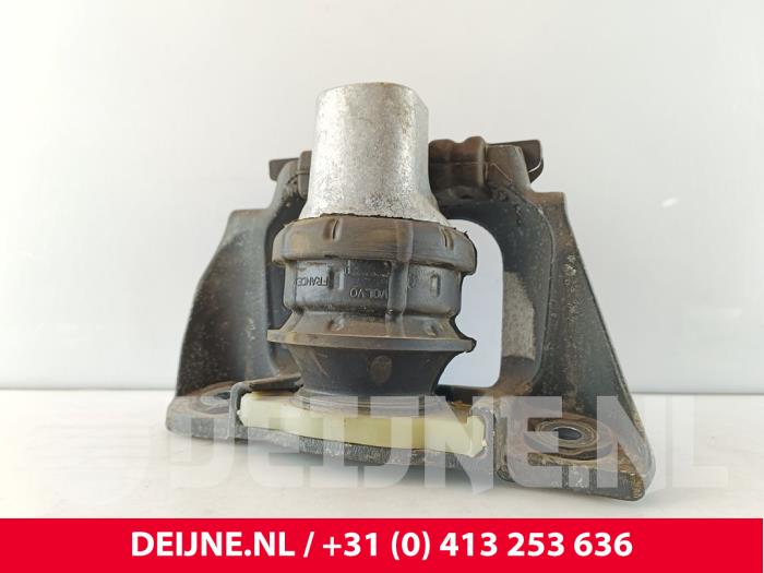 Used Engine mount Volvo V60 II (ZW) 2.0 B4 16V Mild Hybrid Price € 45,00 Margin scheme offered by van Deijne Onderdelen Uden B.V.