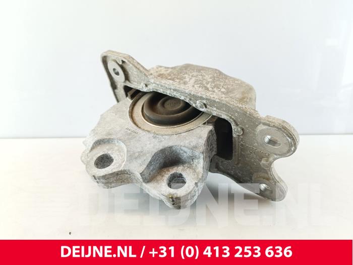 Used Engine mount Volvo V60 II (ZW) 2.0 B4 16V Mild Hybrid Price € 30,00 Margin scheme offered by van Deijne Onderdelen Uden B.V.