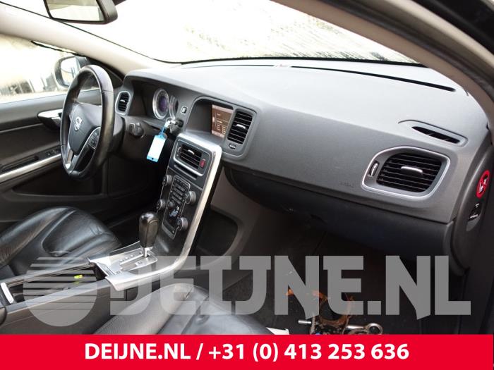 Używane Panel Volvo S60 II (FS) 2.0 D3 20V Cena na żądanie oferowane przez van Deijne Onderdelen Uden B.V.