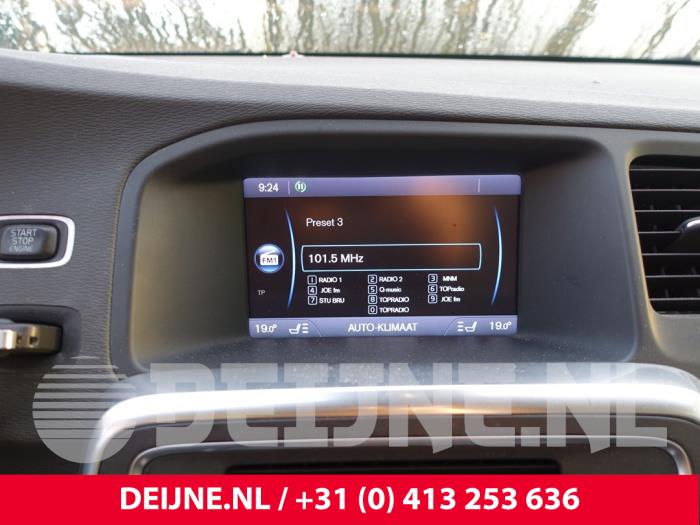 Used Interior display Volvo S60 II (FS) 2.0 D3 20V Price on request offered by van Deijne Onderdelen Uden B.V.