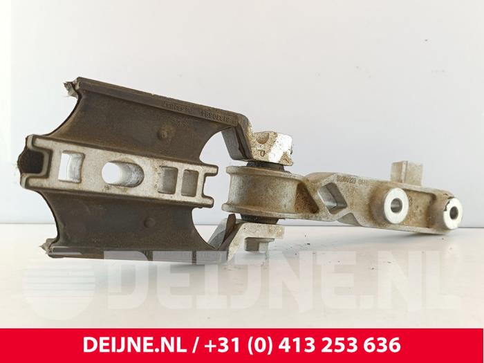 Used Engine mount Volvo V60 II (ZW) 2.0 T6 16V Twin Engine Price € 15,00 Margin scheme offered by van Deijne Onderdelen Uden B.V.