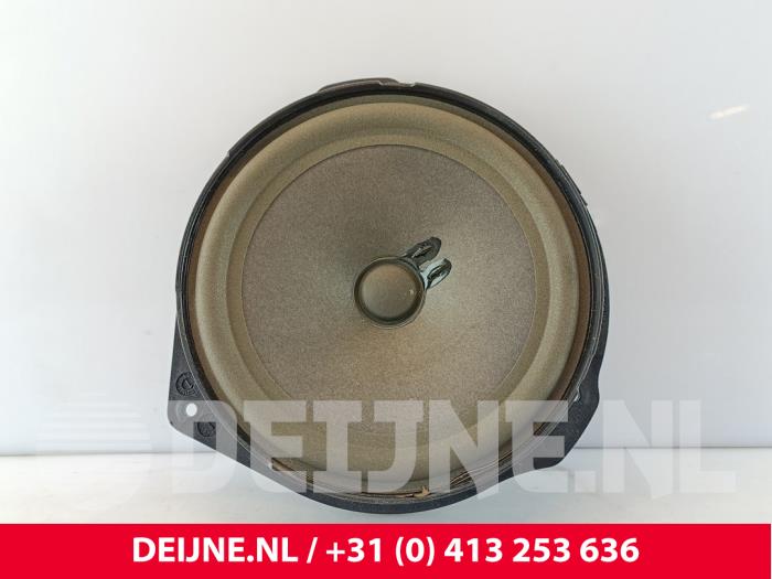 Używane Glosnik Mercedes eVito Tourer (447.7) 90 kWh Cena € 24,20 Z VAT oferowane przez van Deijne Onderdelen Uden B.V.