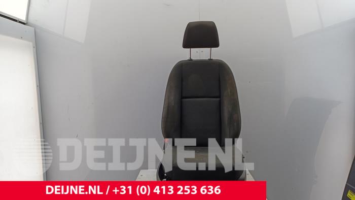 Używane Fotel lewy Mercedes Sprinter 3t (910.6) 211 CDI 2.1 D FWD Cena € 453,75 Z VAT oferowane przez van Deijne Onderdelen Uden B.V.