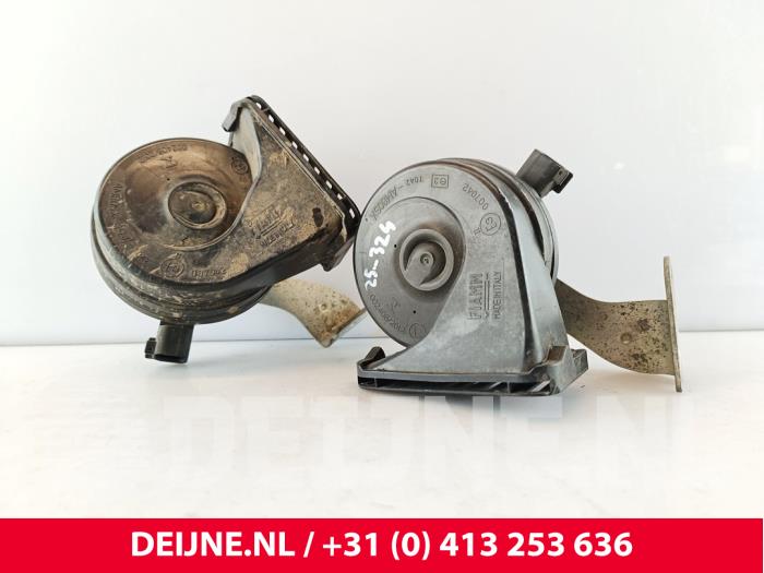 Używane Klakson Volvo V90 II (PW) 2.0 D4 16V Cena € 10,00 Procedura marży oferowane przez van Deijne Onderdelen Uden B.V.